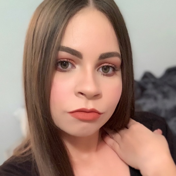 Meet your Posher, Paola - Picture 1 of 1